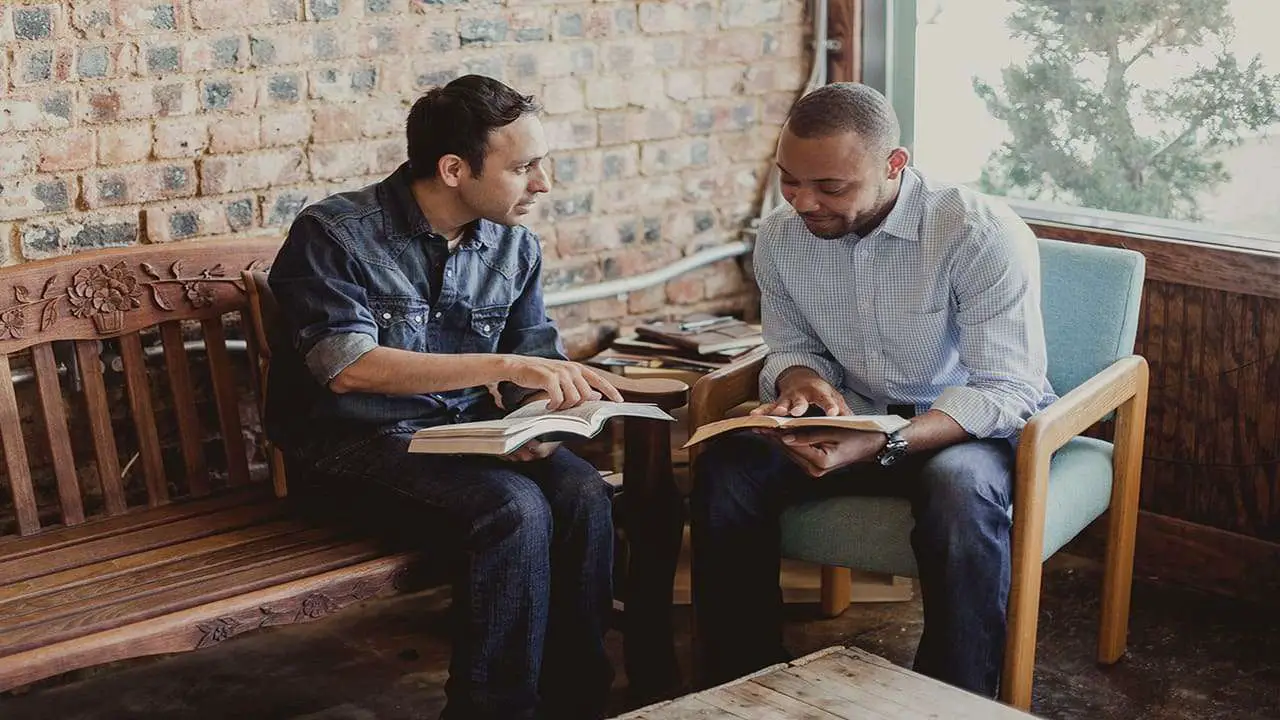 What is a Biblical Counselor [Roles and Responsibilities]